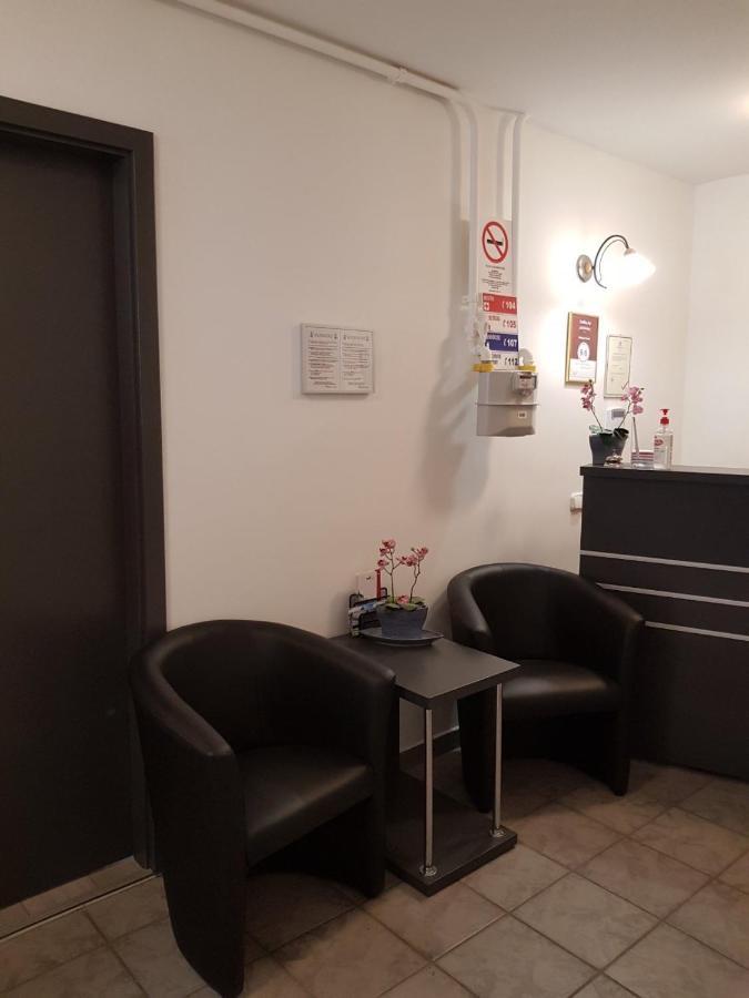 Nefelejcs Vendeghaz Hotel Godollo Ngoại thất bức ảnh