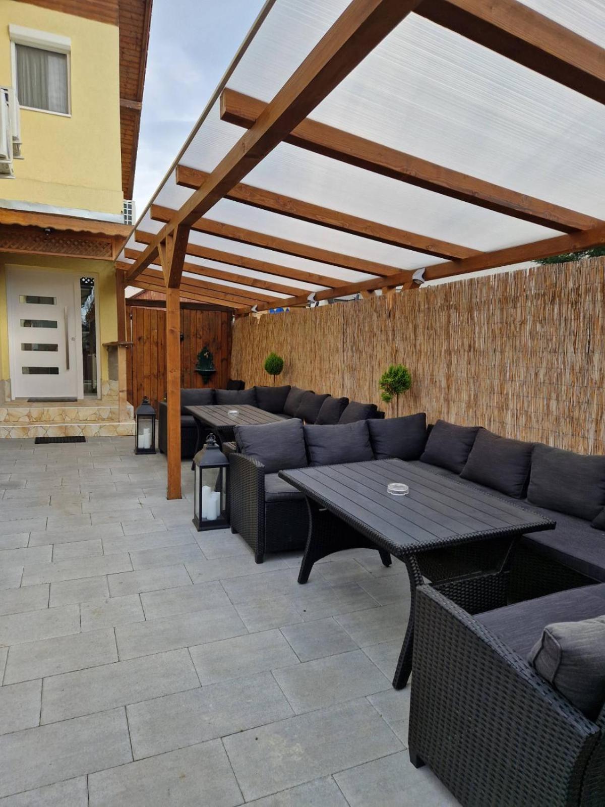Nefelejcs Vendeghaz Hotel Godollo Ngoại thất bức ảnh
