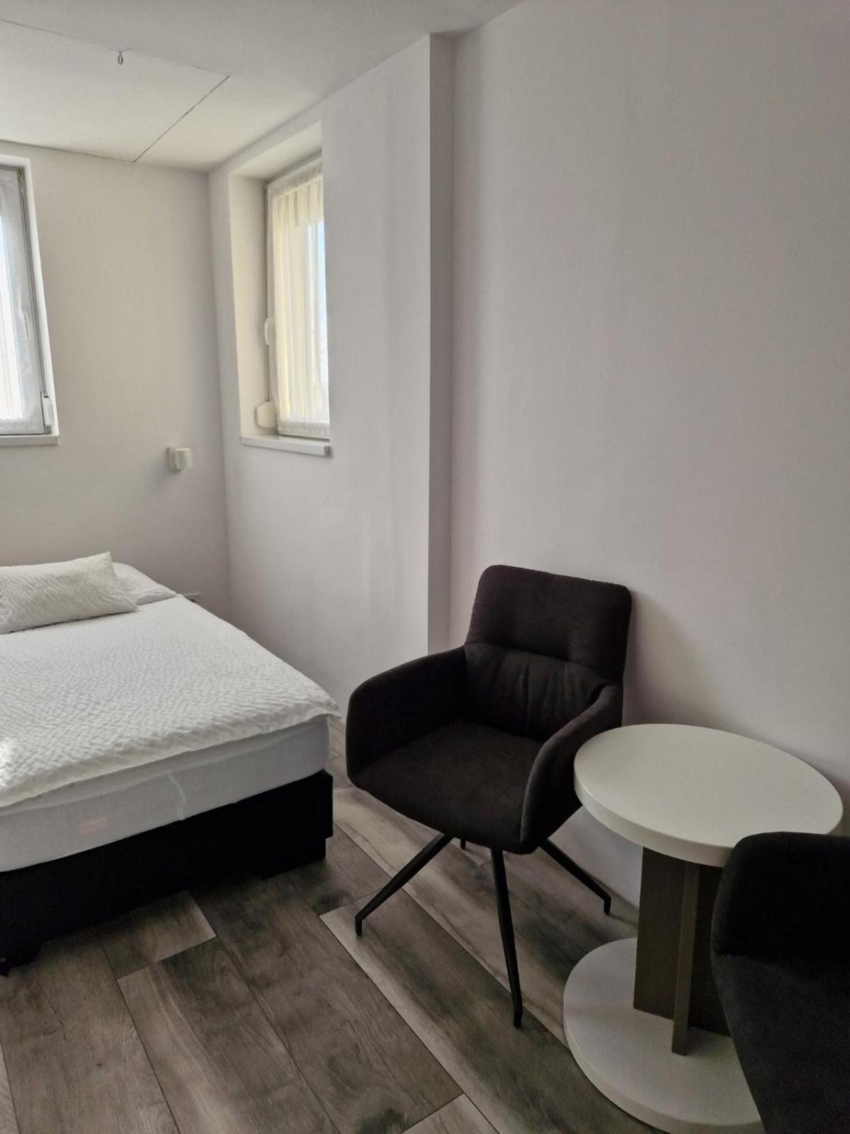 Nefelejcs Vendeghaz Hotel Godollo Ngoại thất bức ảnh