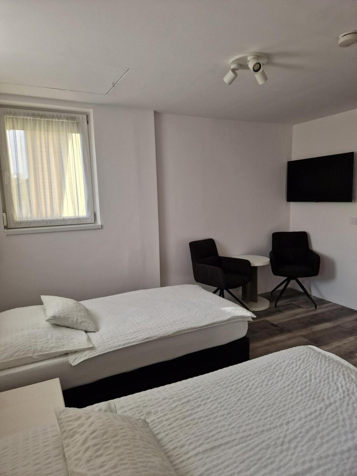 Nefelejcs Vendeghaz Hotel Godollo Ngoại thất bức ảnh