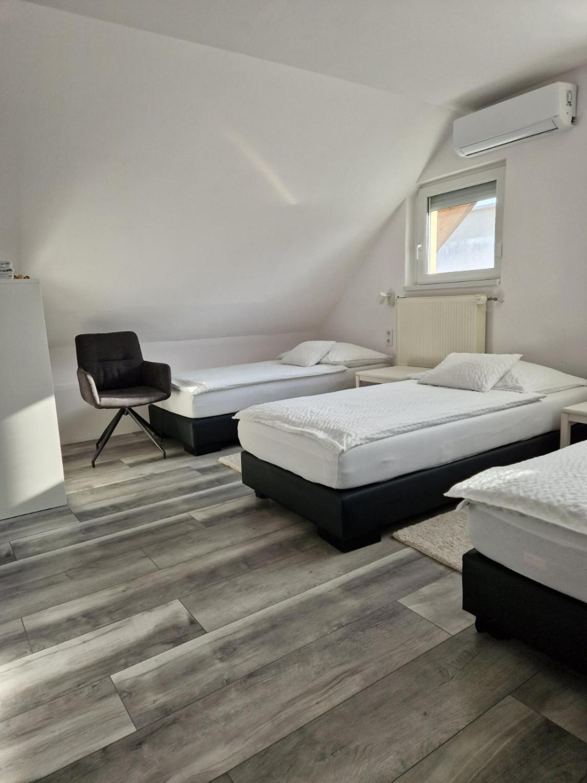 Nefelejcs Vendeghaz Hotel Godollo Ngoại thất bức ảnh
