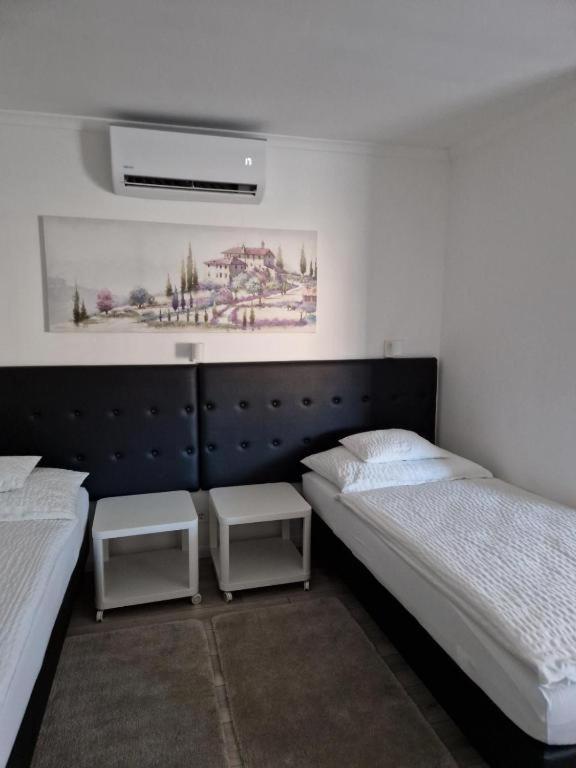 Nefelejcs Vendeghaz Hotel Godollo Ngoại thất bức ảnh