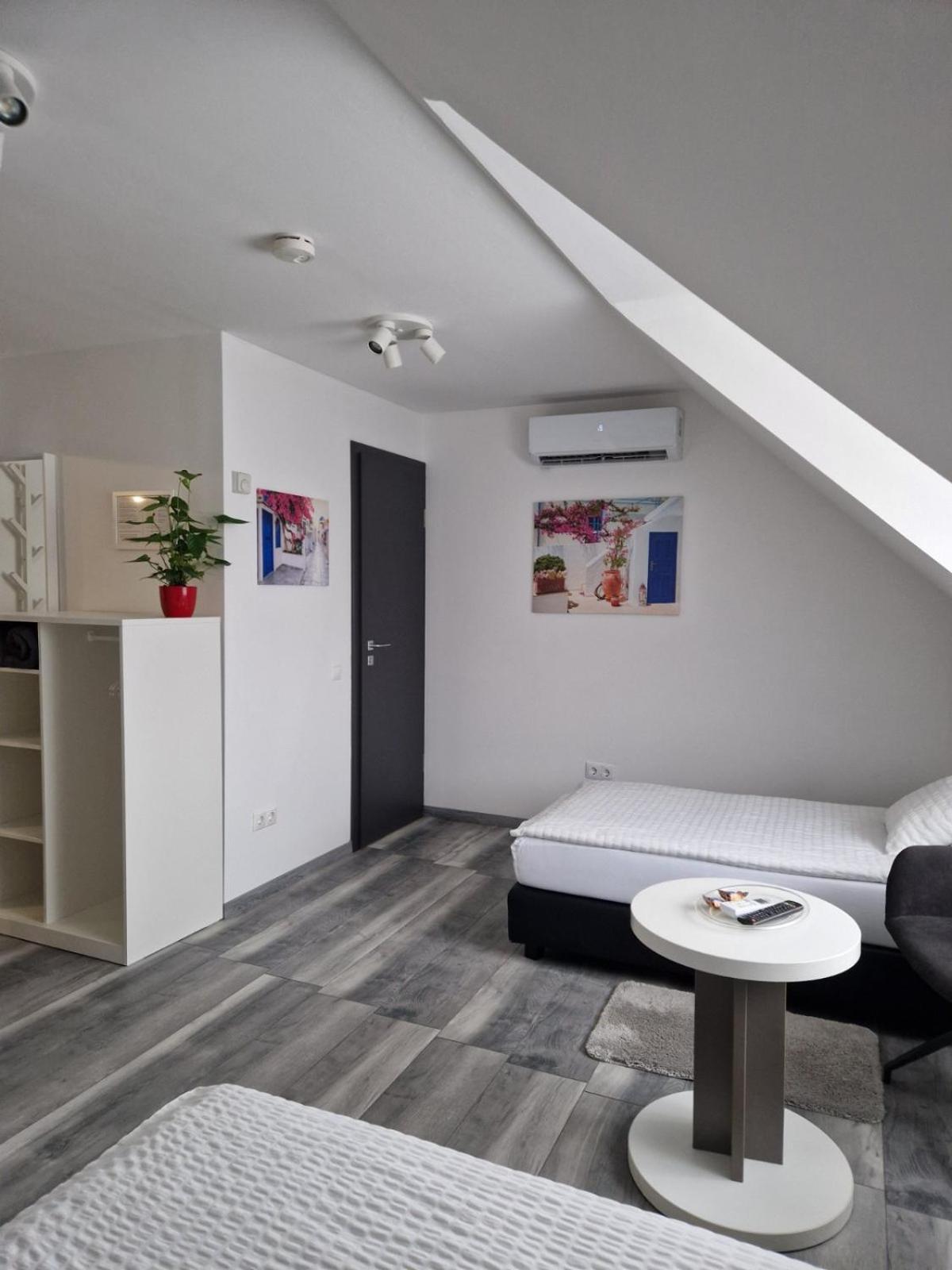 Nefelejcs Vendeghaz Hotel Godollo Ngoại thất bức ảnh