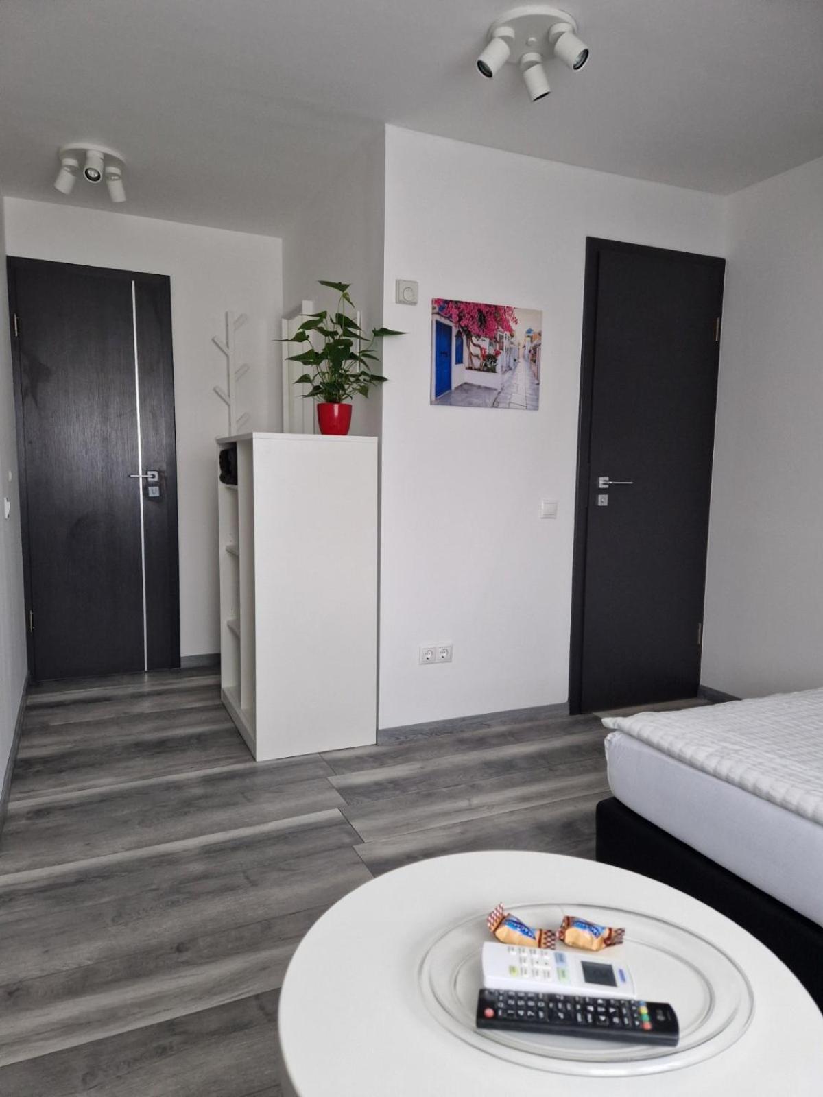 Nefelejcs Vendeghaz Hotel Godollo Ngoại thất bức ảnh