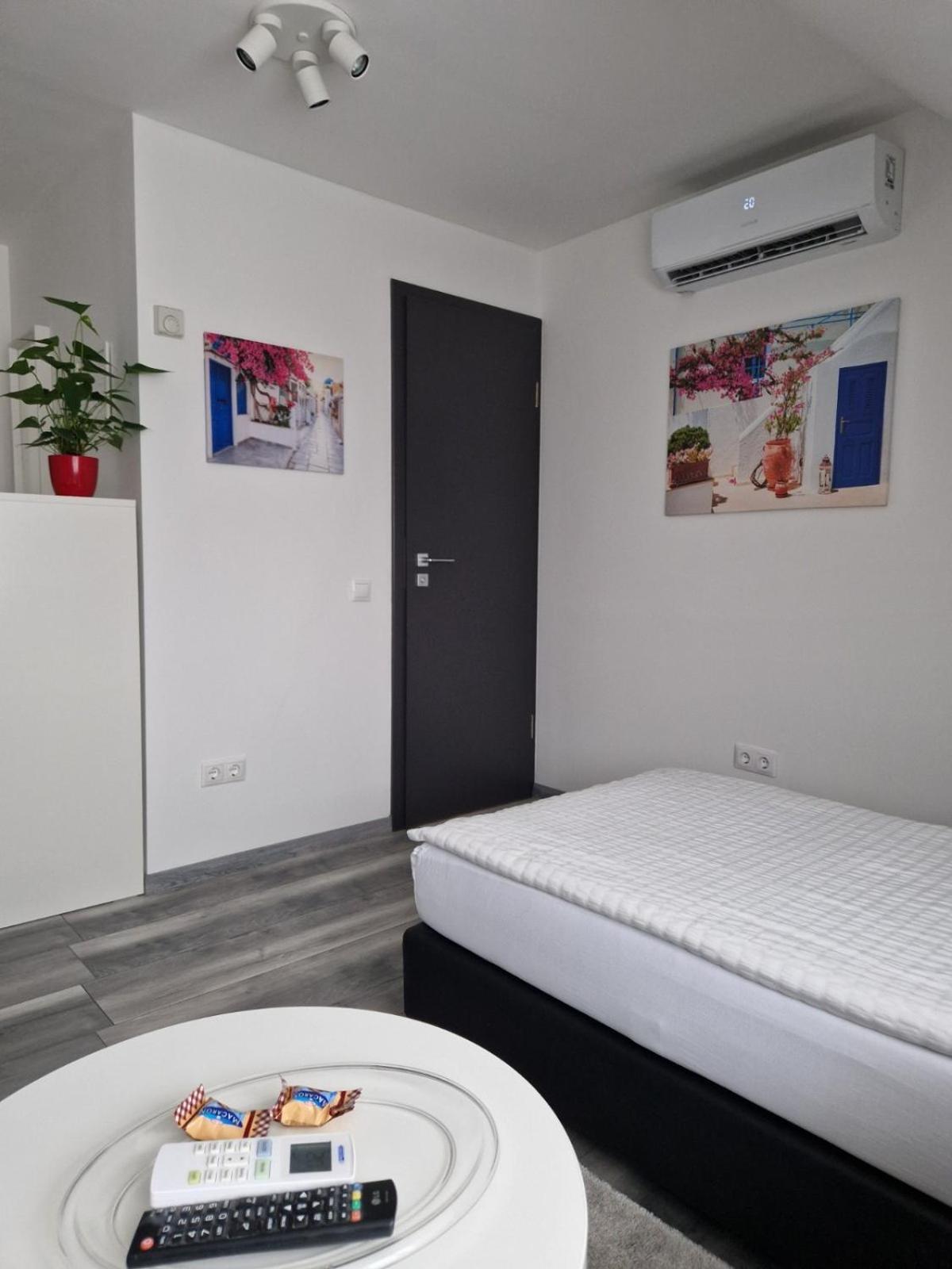 Nefelejcs Vendeghaz Hotel Godollo Ngoại thất bức ảnh